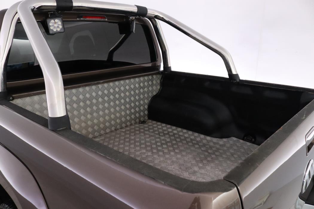 VOLKSWAGEN Amarok 2012