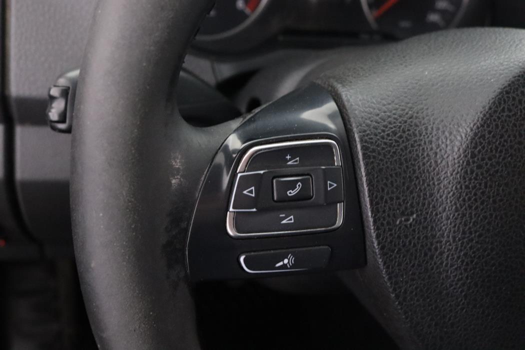 VOLKSWAGEN Amarok 2012