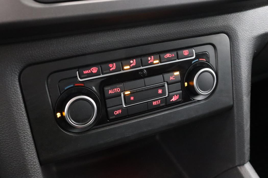 VOLKSWAGEN Amarok 2012