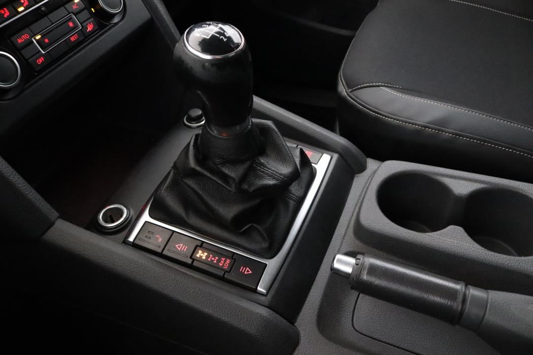 VOLKSWAGEN Amarok 2012