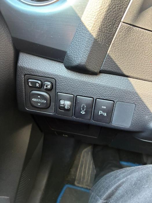 TOYOTA Auris 2013