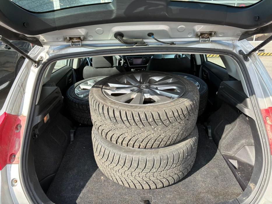 TOYOTA Auris 2013