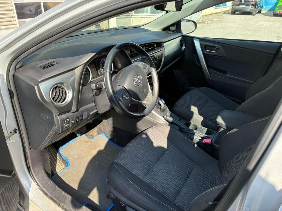 TOYOTA Auris 2013