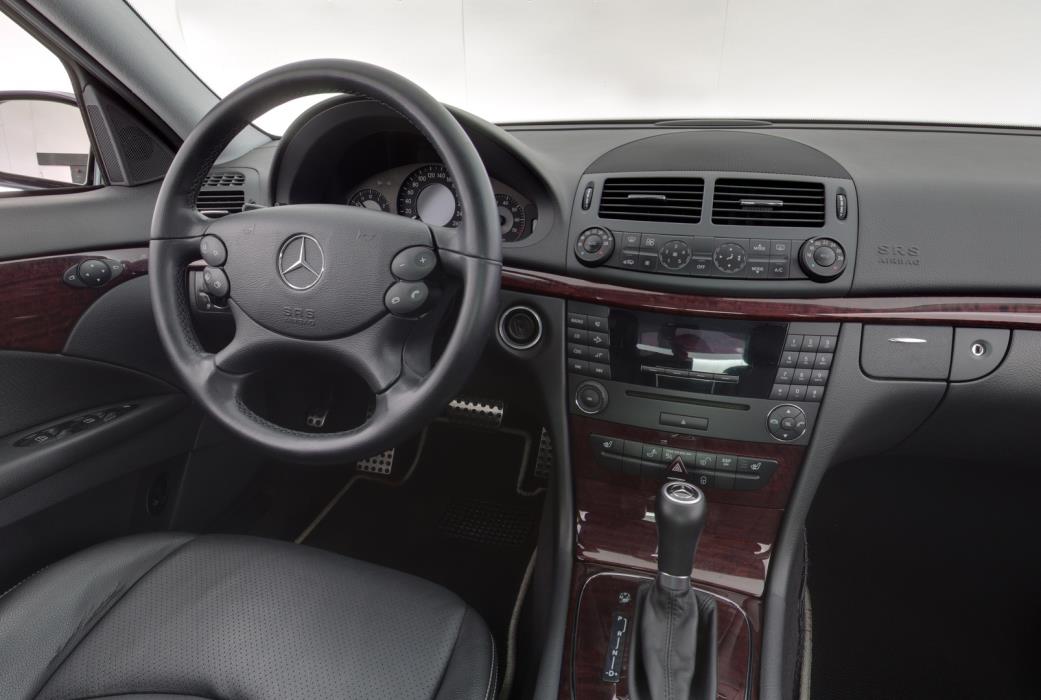 MERCEDES-BENZ E 2005