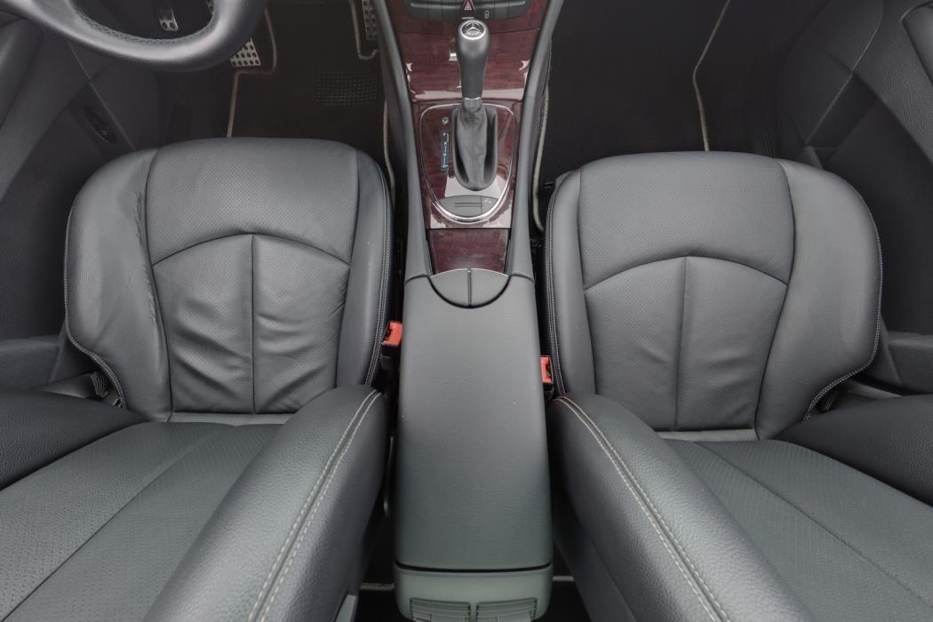 MERCEDES-BENZ E 2005