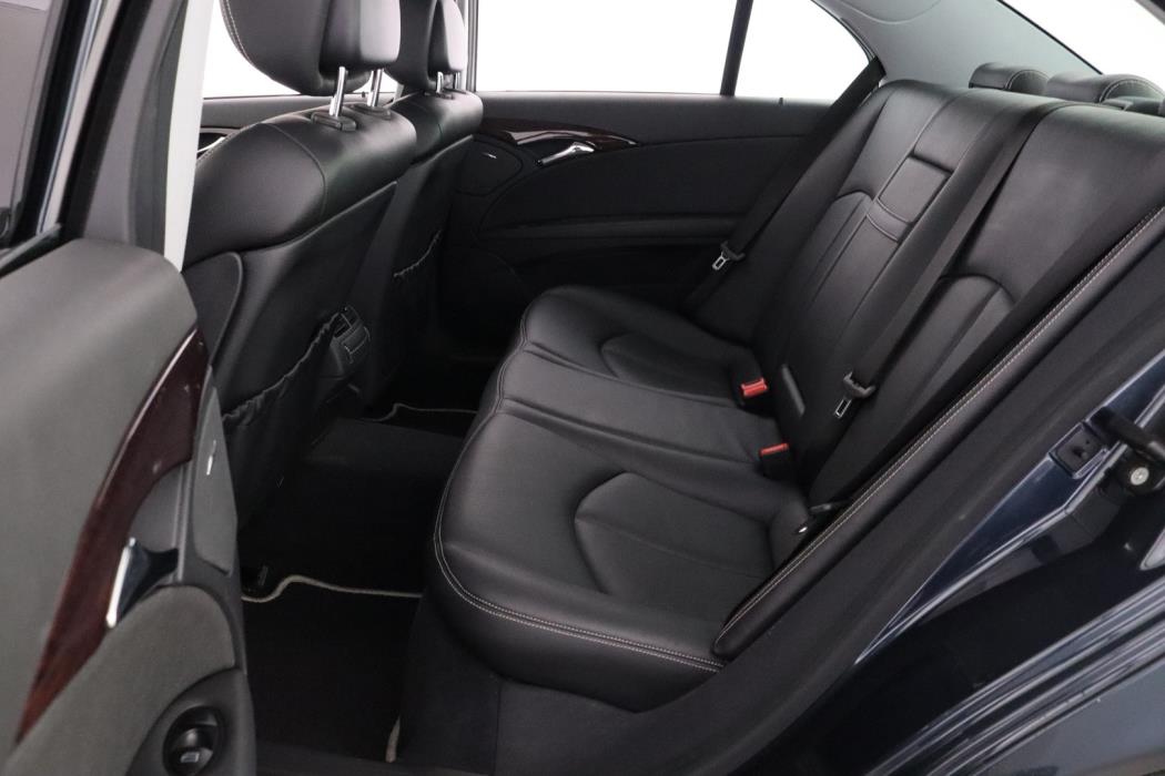 MERCEDES-BENZ E 2005