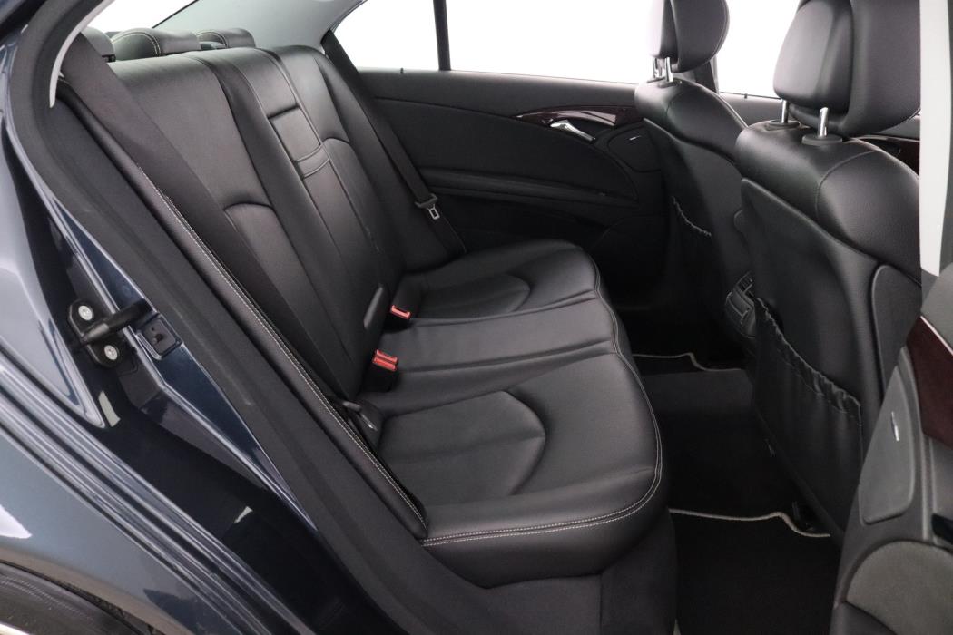 MERCEDES-BENZ E 2005