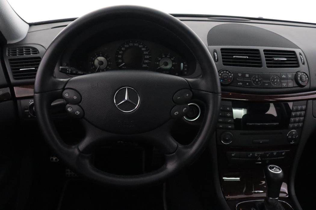 MERCEDES-BENZ E 2005