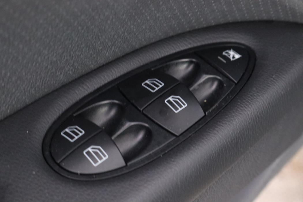 MERCEDES-BENZ E 2005