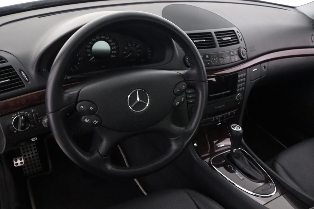 MERCEDES-BENZ E 2005
