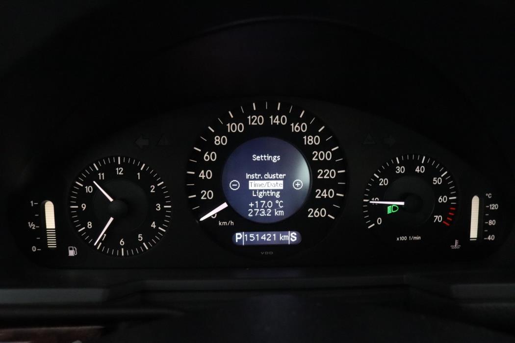 MERCEDES-BENZ E 2005