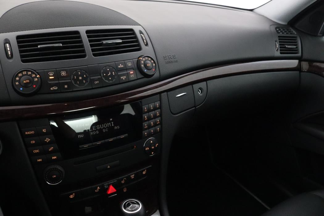 MERCEDES-BENZ E 2005