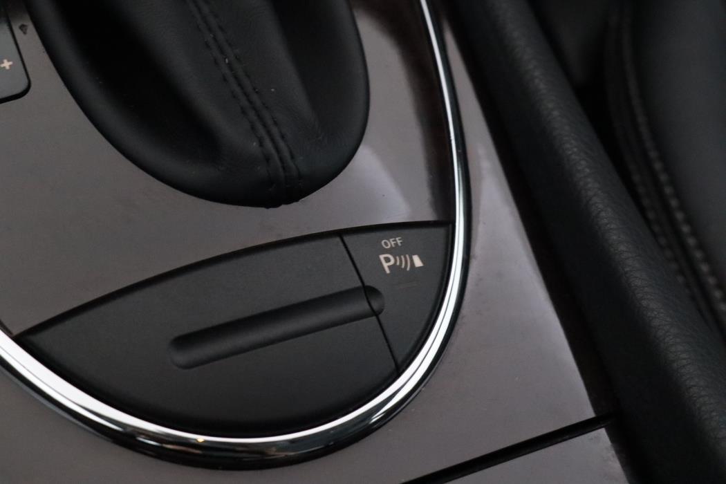 MERCEDES-BENZ E 2005