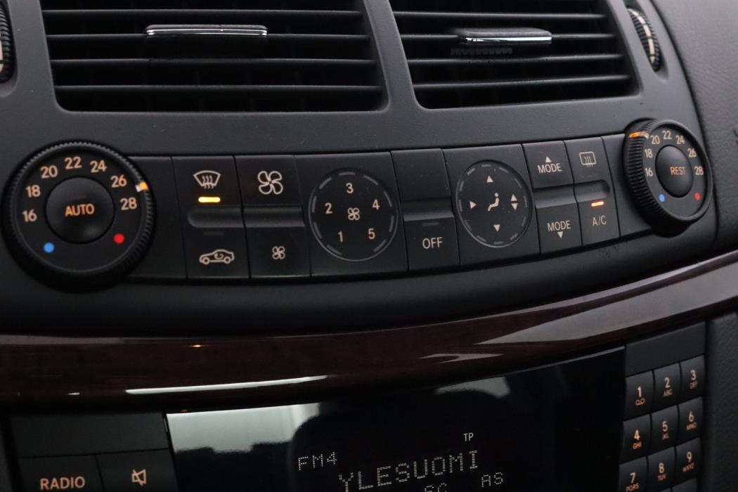 MERCEDES-BENZ E 2005
