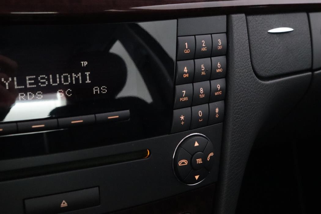 MERCEDES-BENZ E 2005