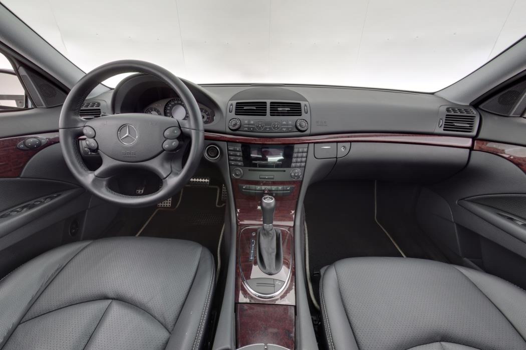 MERCEDES-BENZ E 2005