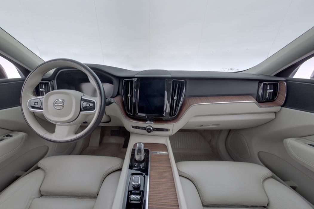 VOLVO XC60 2017
