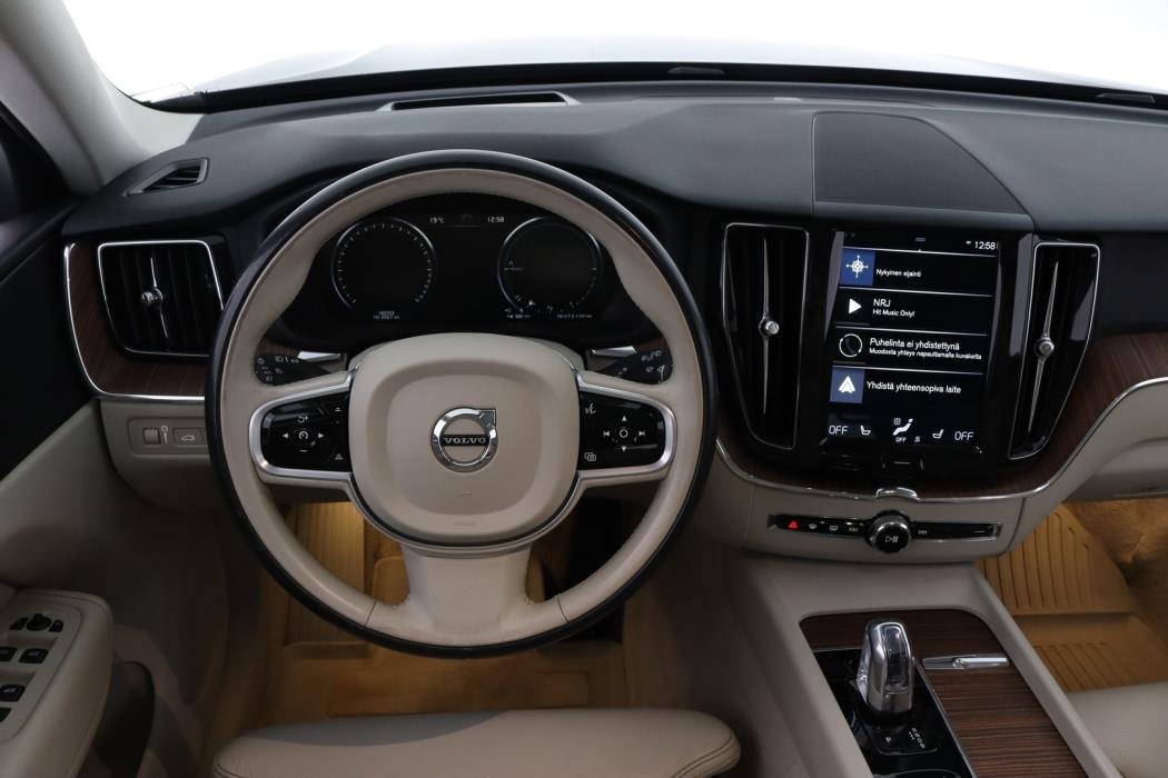 VOLVO XC60 2017