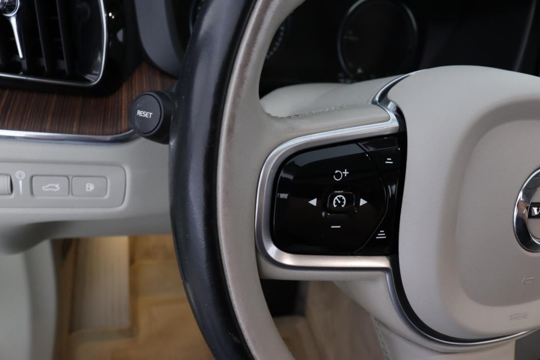VOLVO XC60 2017