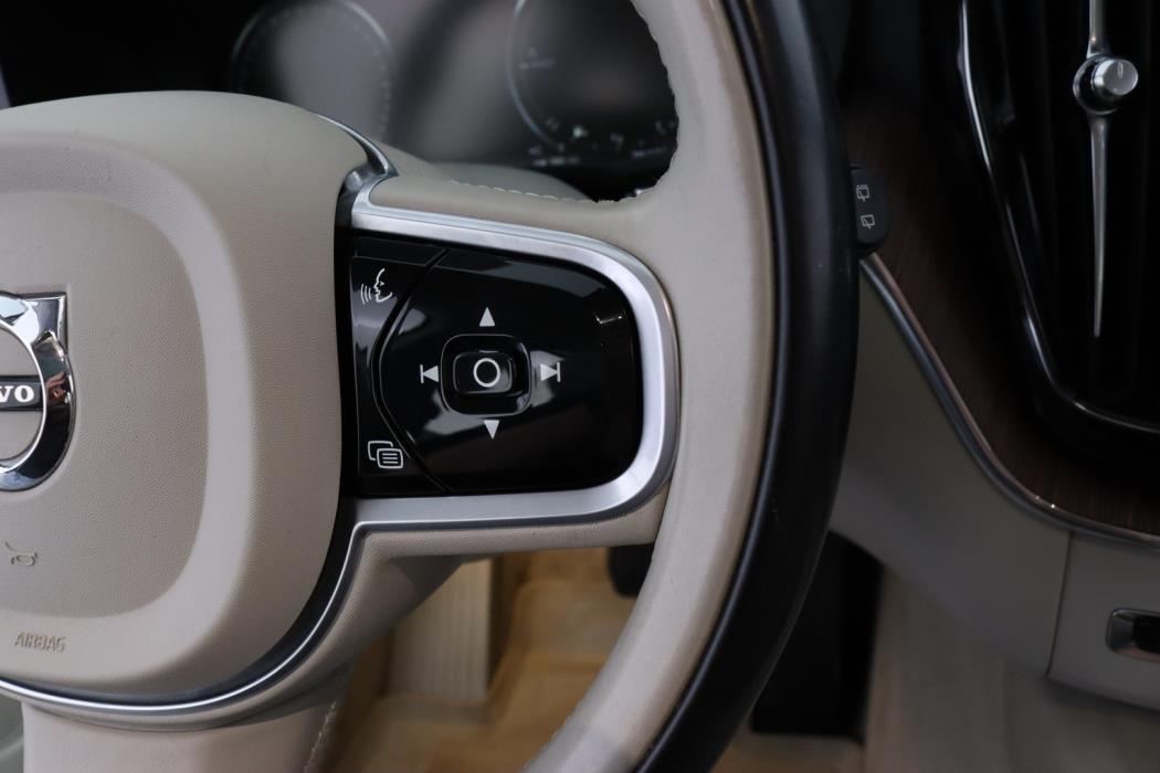VOLVO XC60 2017