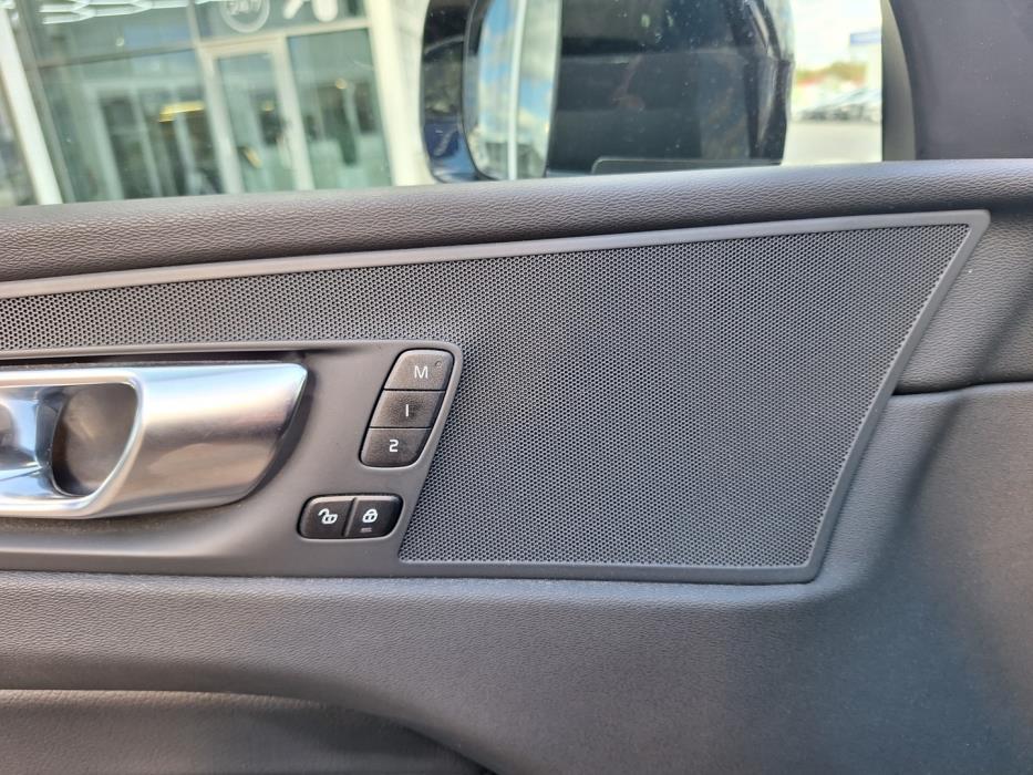 VOLVO XC60 2021