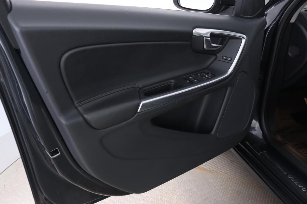 VOLVO V60 2017