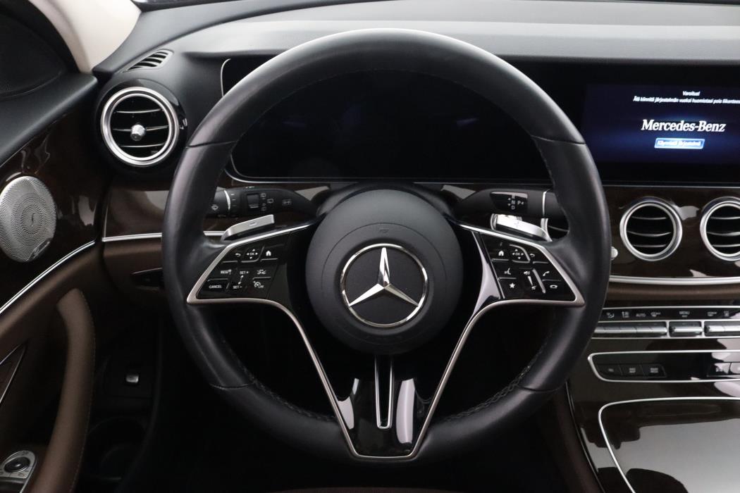 MERCEDES-BENZ E 2022