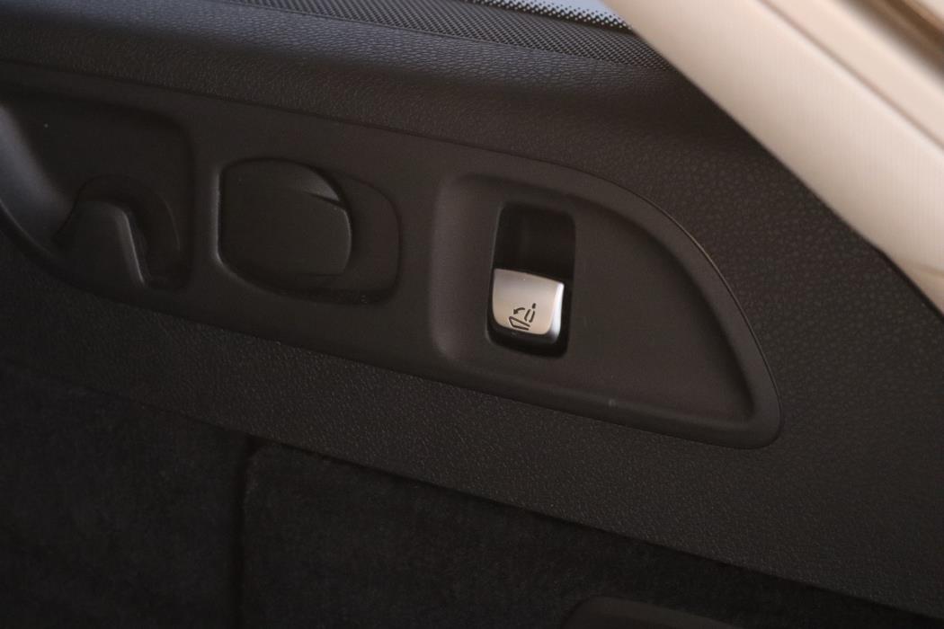 MERCEDES-BENZ E 2022