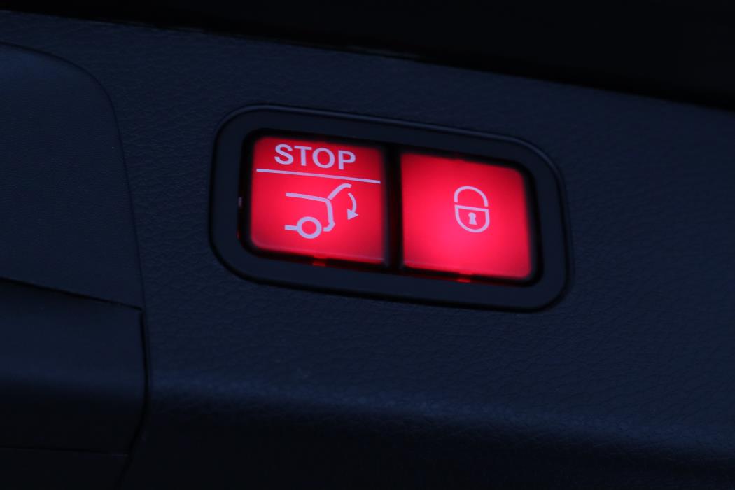 MERCEDES-BENZ E 2022