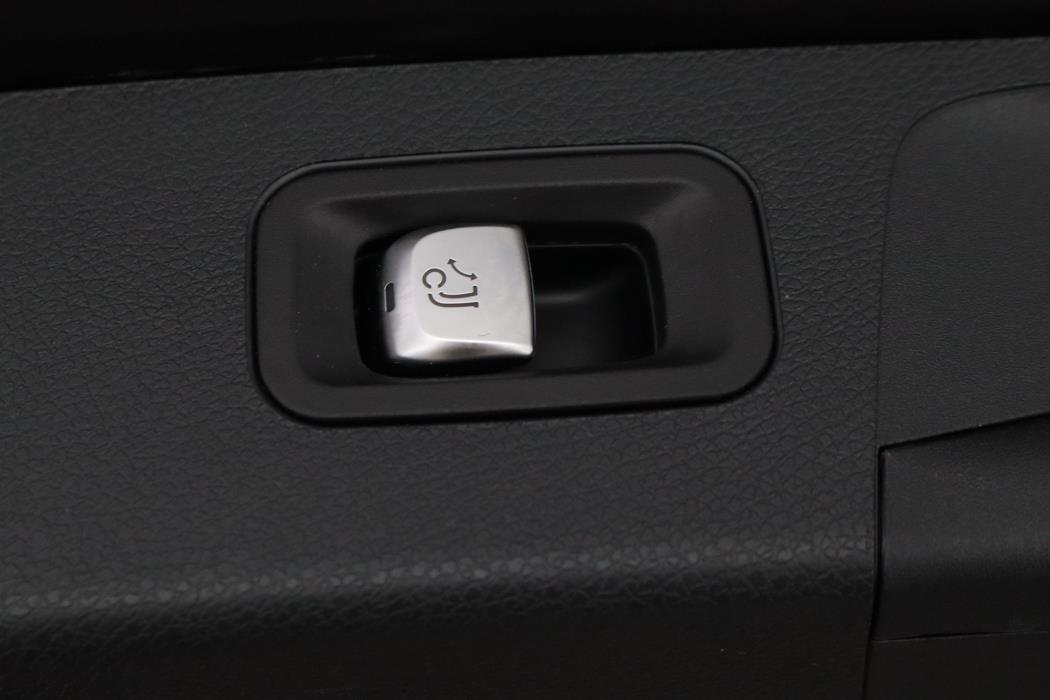 MERCEDES-BENZ E 2022