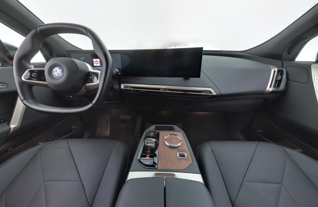 BMW iX 2023
