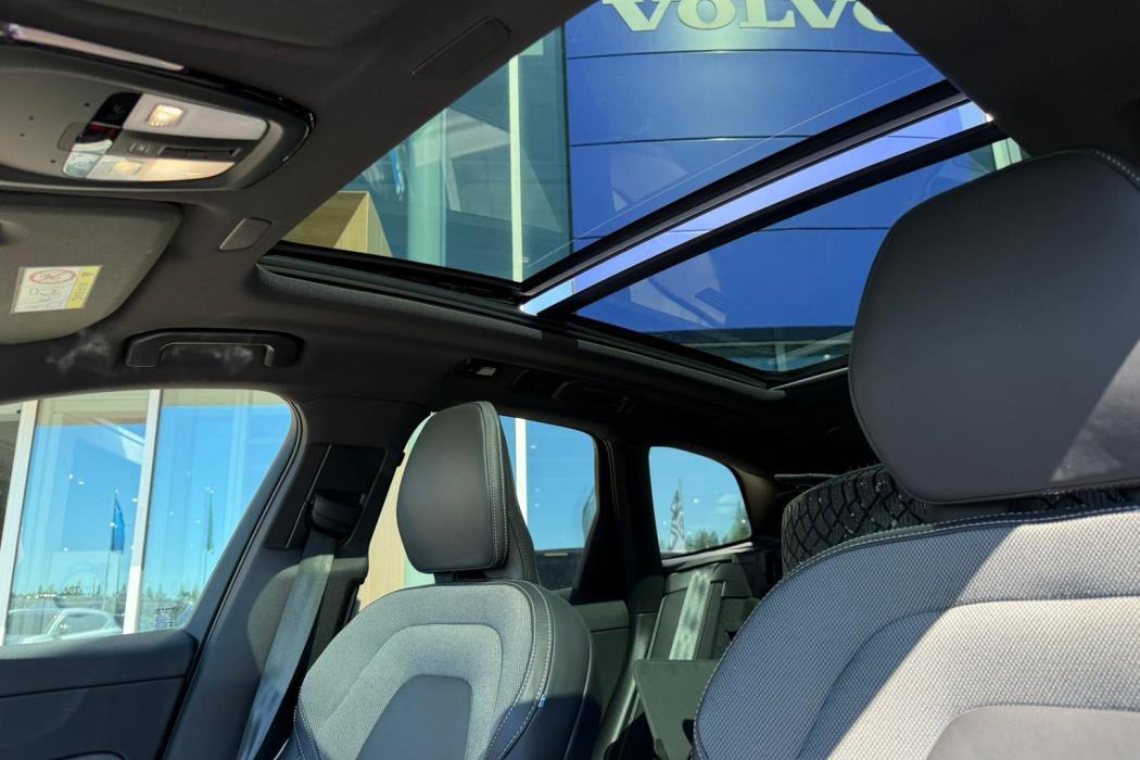 VOLVO XC60 2025