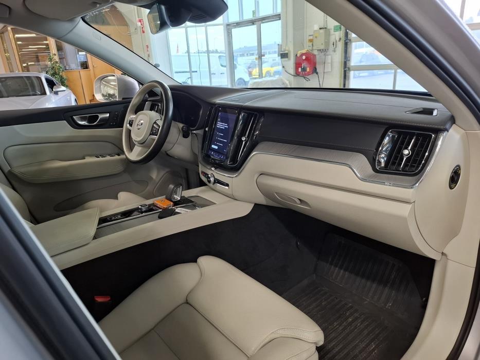 VOLVO XC60 2023
