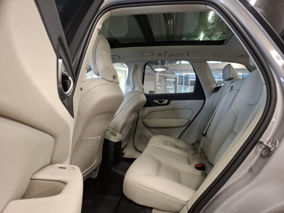 VOLVO XC60 2023