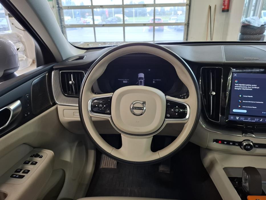 VOLVO XC60 2023