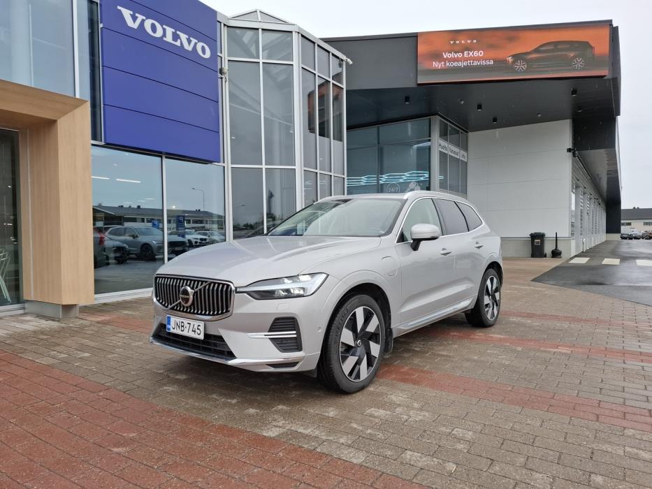 VOLVO XC60 2023