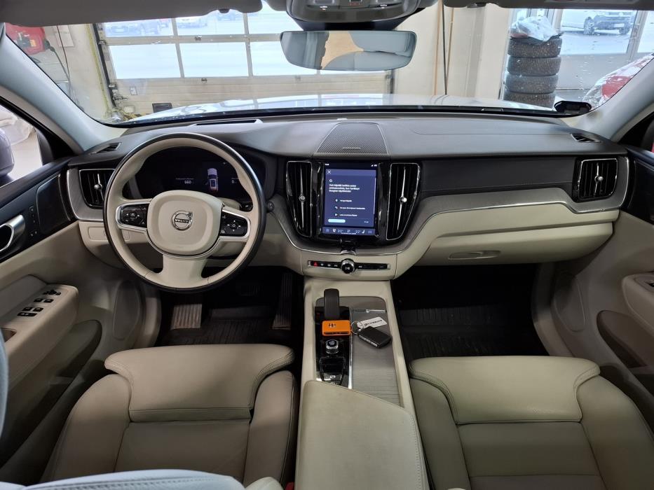 VOLVO XC60 2023