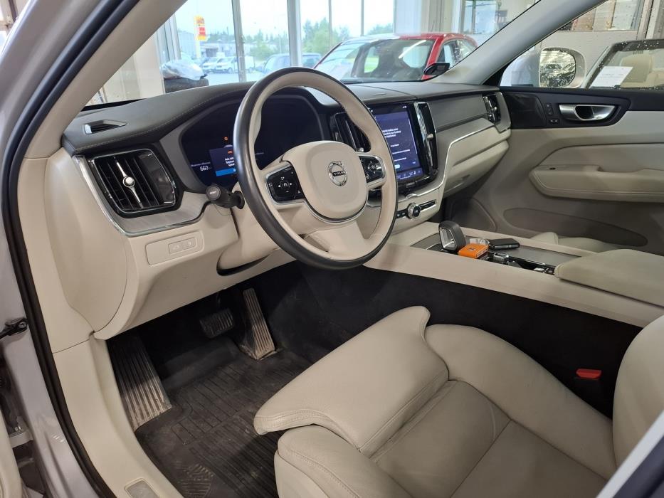 VOLVO XC60 2023