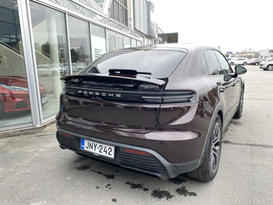 PORSCHE Macan 2025