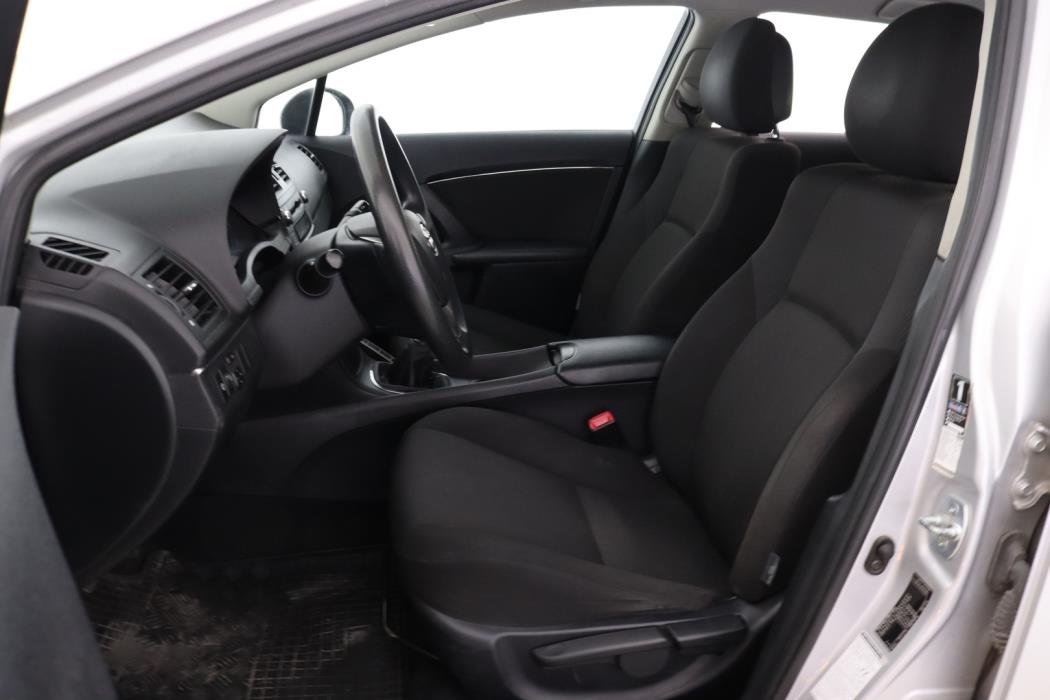 TOYOTA Avensis 2011