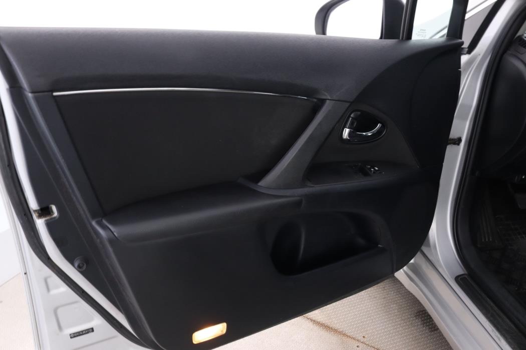 TOYOTA Avensis 2011