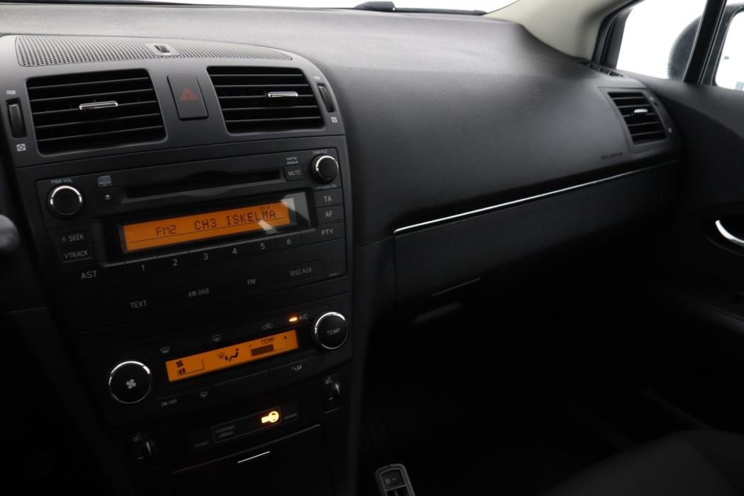 TOYOTA Avensis 2011