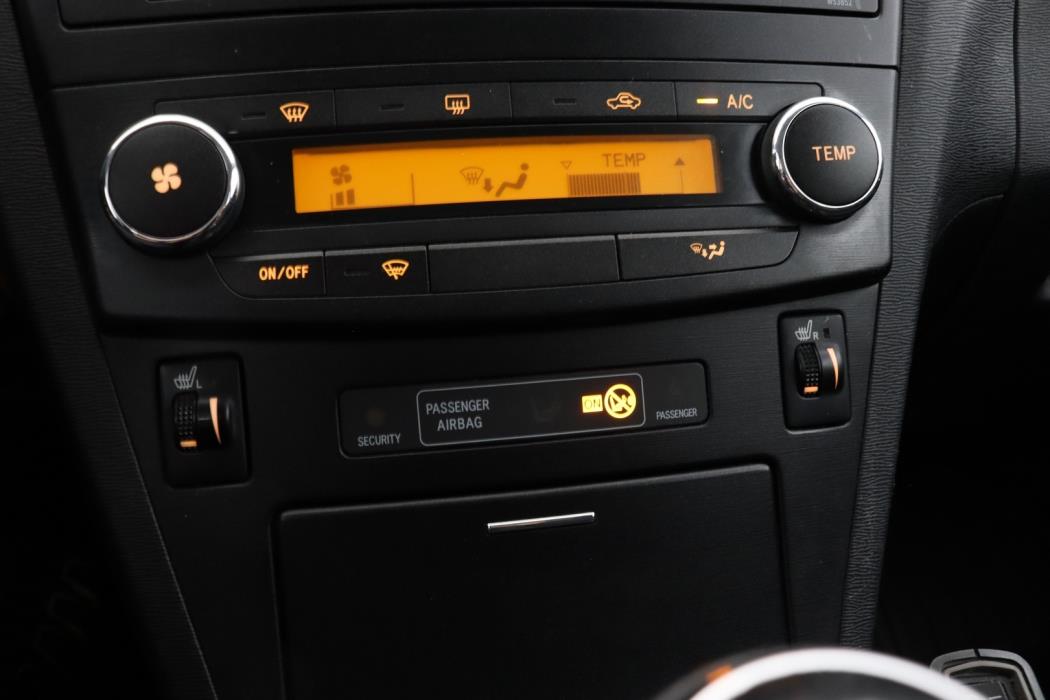 TOYOTA Avensis 2011