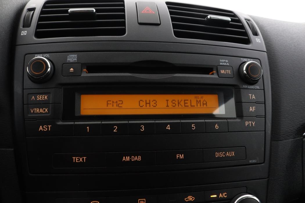 TOYOTA Avensis 2011