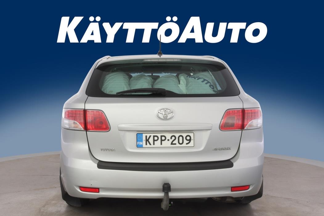 TOYOTA Avensis 2011