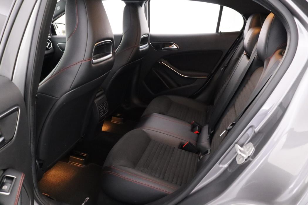 MERCEDES-BENZ GLA 2015