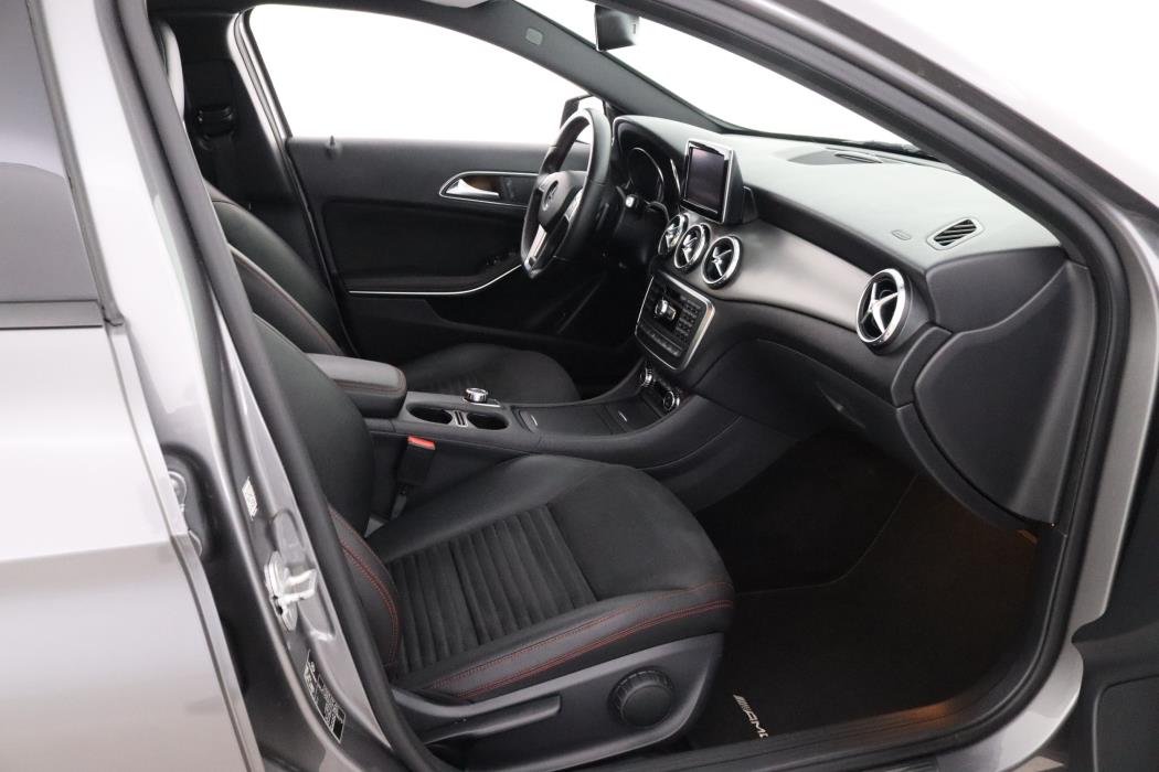 MERCEDES-BENZ GLA 2015