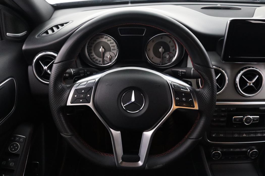 MERCEDES-BENZ GLA 2015