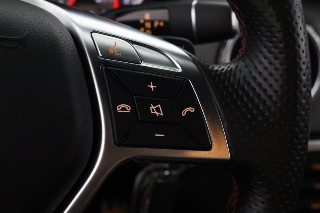 MERCEDES-BENZ GLA 2015