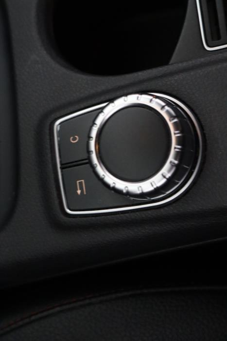 MERCEDES-BENZ GLA 2015